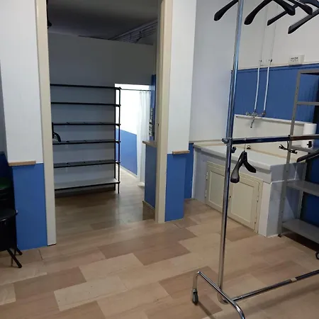 I Host 24 Hostel *